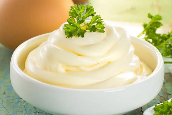 蛋黃醬和沙拉醬的區(qū)別 蛋黃醬一般怎么吃 蛋黃醬和沙拉醬的區(qū)別 蛋黃醬一般怎么吃