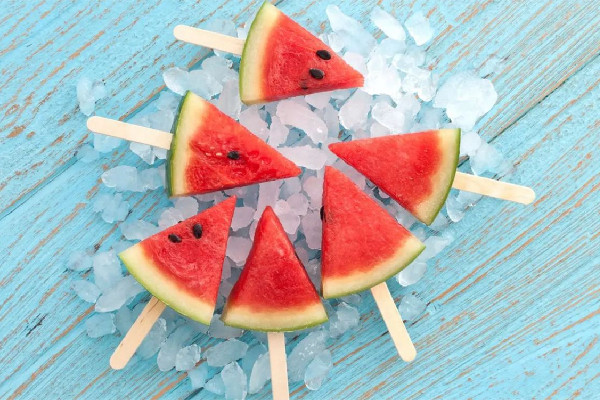 西瓜有利于減肥嗎 西瓜減肥可以吃多少 西瓜有利于減肥嗎 西瓜減肥可以吃多少