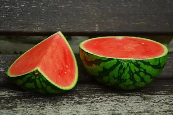 西瓜買(mǎi)回來(lái)沒(méi)切可以放多久 西瓜可以凍著吃嗎