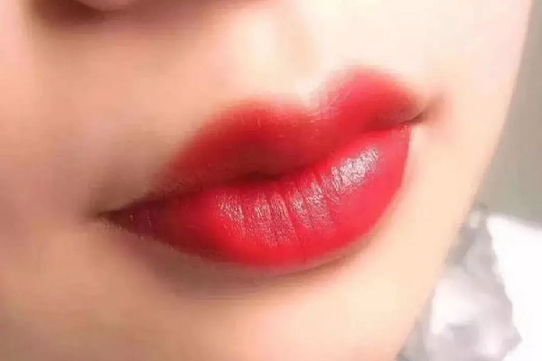 漂唇后要忌口不能吃什么 漂唇吃了辛辣的會咋樣 漂唇后要忌口不能吃什么 漂唇吃了辛辣的會咋樣