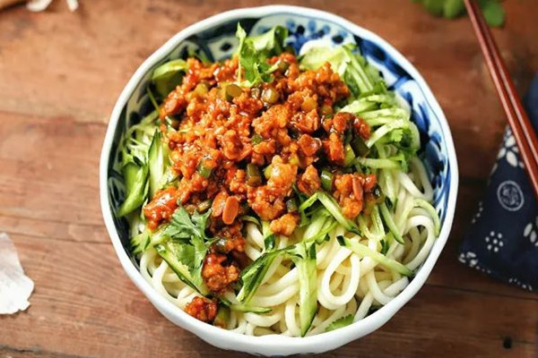 炸醬面的熱量是多少大卡 炸醬面適合減肥吃嗎