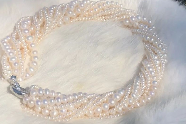 珍珠項鏈適合哪個年齡的女性 珍珠項鏈什么時候戴最合適 珍珠項鏈適合哪個年齡的女性 珍珠項鏈什么時候戴最合適