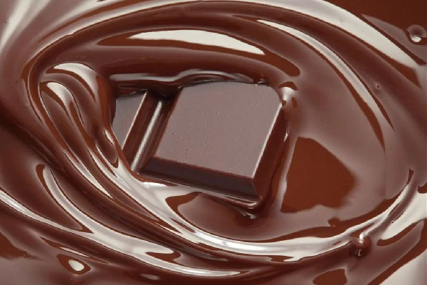 巧克力放久了還能吃嗎 巧克力上面有一層白霜可以吃嗎 巧克力放久了還能吃嗎 巧克力上面有一層白霜可以吃嗎