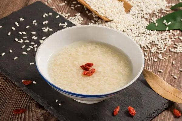 米酒發(fā)酵溫度與時(shí)間 米酒保質(zhì)期多長時(shí)間 米酒發(fā)酵溫度與時(shí)間 米酒保質(zhì)期多長時(shí)間