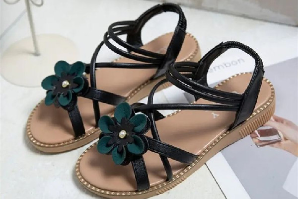 涼鞋是橡膠底好還是pvc底好 涼鞋什么鞋底材質(zhì)最好 涼鞋是橡膠底好還是pvc底好 涼鞋什么鞋底材質(zhì)最好