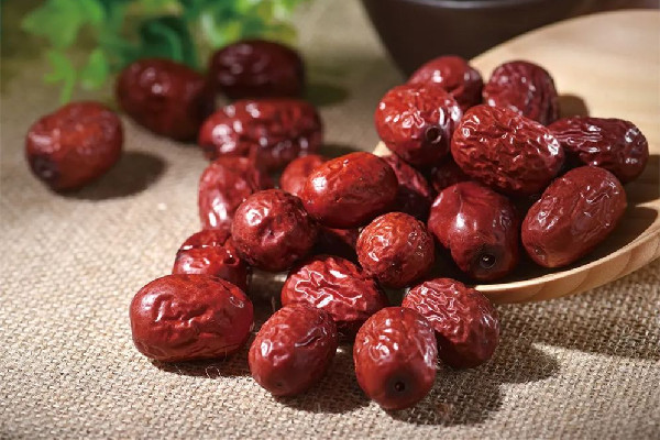 紅棗的功效和作用 紅棗可以補(bǔ)血嗎 紅棗的功效和作用 紅棗可以補(bǔ)血嗎