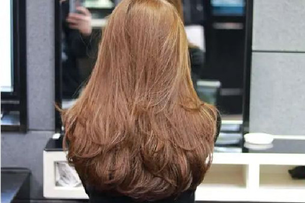 漂發(fā)會導(dǎo)致大量脫發(fā)嗎 什么樣的頭發(fā)適合漂 漂發(fā)會導(dǎo)致大量脫發(fā)嗎 什么樣的頭發(fā)適合漂