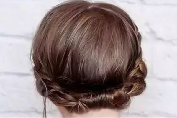 漂發(fā)一般價(jià)位多少 漂發(fā)會(huì)讓頭發(fā)變細(xì)嗎 漂發(fā)一般價(jià)位多少 漂發(fā)會(huì)讓頭發(fā)變細(xì)嗎