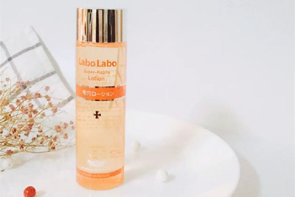 毛孔收斂水在哪個(gè)護(hù)膚步驟用 毛孔收斂水和水乳的使用步驟 毛孔收斂水在哪個(gè)護(hù)膚步驟用 毛孔收斂水和水乳的使用步驟