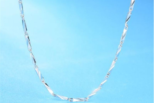 鉑金項鏈會越戴越長嗎 鉑金項鏈佩戴多少克舒服 鉑金項鏈會越戴越長嗎 鉑金項鏈佩戴多少克舒服