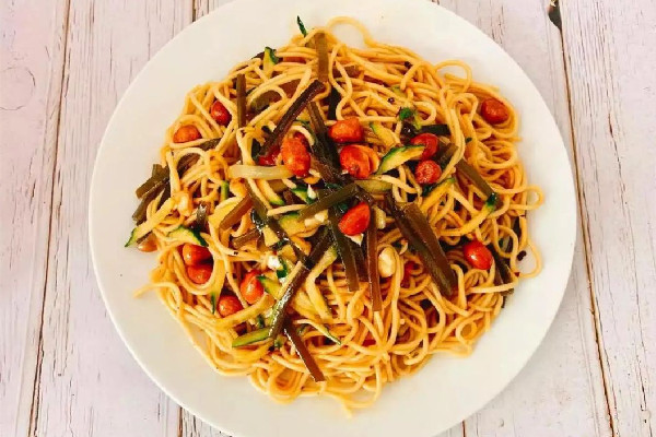 涼面煮出來黏糊糊怎么辦 涼面怎么煮才不會(huì)粘 涼面煮出來黏糊糊怎么辦 涼面怎么煮才不會(huì)粘