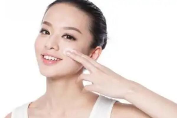 皮膚出油有臭味 皮膚出油有小顆粒 皮膚出油有臭味 皮膚出油有小顆粒