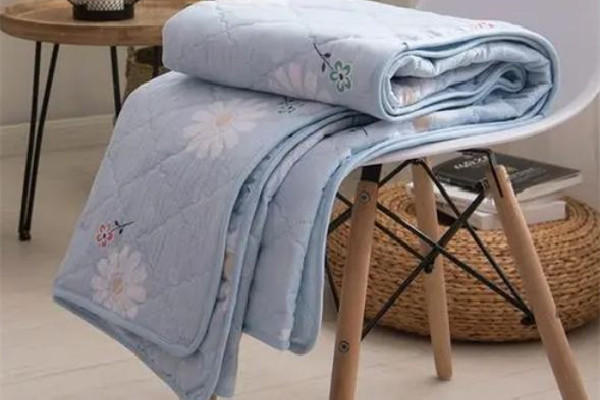 空調(diào)被可以放洗衣機里洗嗎 空調(diào)被怎么洗最好 空調(diào)被可以放洗衣機里洗嗎 空調(diào)被怎么洗最好