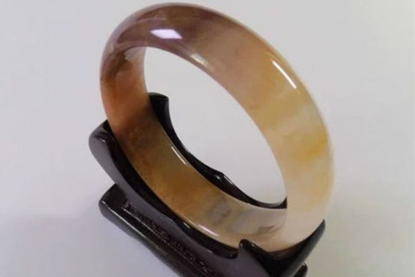 玉手鐲有瑕疵的好還是不好 玉手鐲有點(diǎn)磨損怎么處理 玉手鐲有瑕疵的好還是不好 玉手鐲有點(diǎn)磨損怎么處理