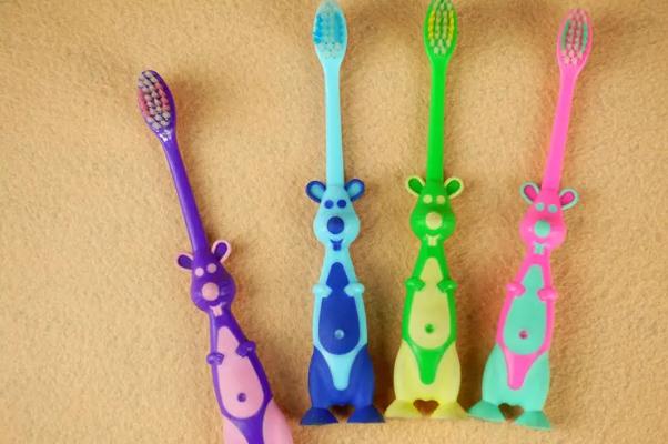 兒童牙刷是u型的好還是電動的好 兒童牙刷哪種好 兒童牙刷是u型的好還是電動的好 兒童牙刷哪種好