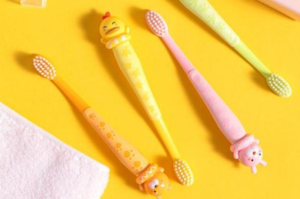 兒童牙刷有什么不同 兒童牙刷是幾歲到幾歲 兒童牙刷有什么不同 兒童牙刷是幾歲到幾歲