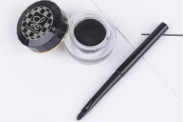 眼線膏不防水怎么處理 眼線膏的優(yōu)缺點(diǎn) 眼線膏不防水怎么處理 眼線膏的優(yōu)缺點(diǎn)