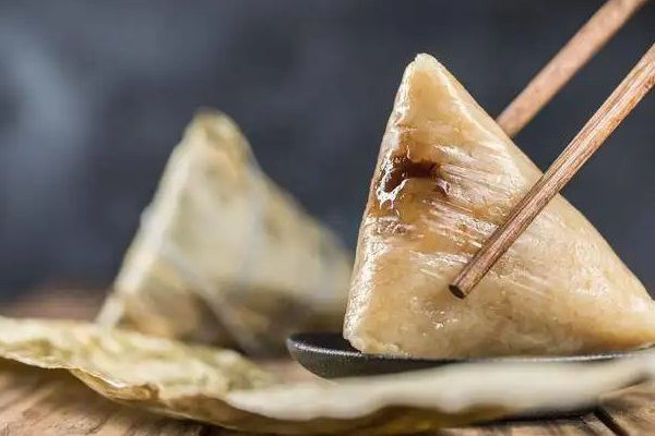 粽子煮熟后放在水里還是撈出來 粽子煮熟后要泡一夜嗎 粽子煮熟后放在水里還是撈出來 粽子煮熟后要泡一夜嗎