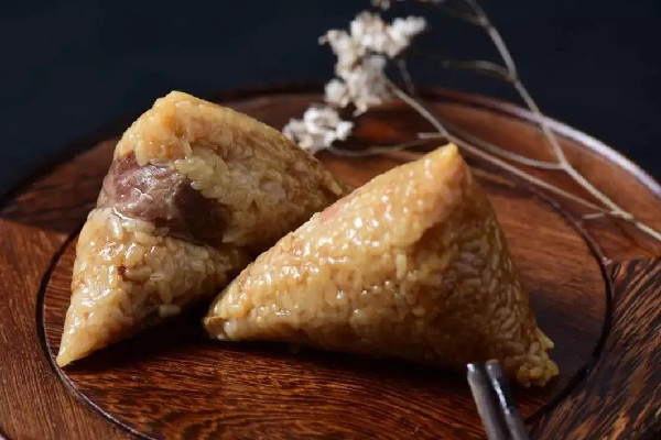 生粽子煮多長(zhǎng)時(shí)間才能煮熟 生粽子用冷水還是熱水煮 生粽子煮多長(zhǎng)時(shí)間才能煮熟 生粽子用冷水還是熱水煮