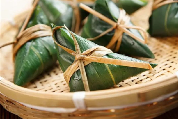 熟粽子是加熱是水煮好還是蒸好 熟粽子加熱多久可以吃 熟粽子是加熱是水煮好還是蒸好 熟粽子加熱多久可以吃