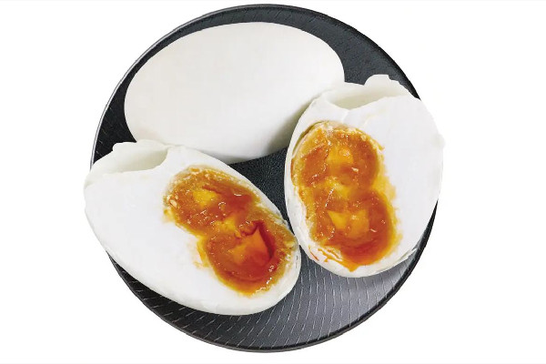 咸鴨蛋和新鮮鴨蛋哪個(gè)營(yíng)養(yǎng)價(jià)值高 咸鴨蛋不好剝殼怎么辦 咸鴨蛋和新鮮鴨蛋哪個(gè)營(yíng)養(yǎng)價(jià)值高 咸鴨蛋不好剝殼怎么辦
