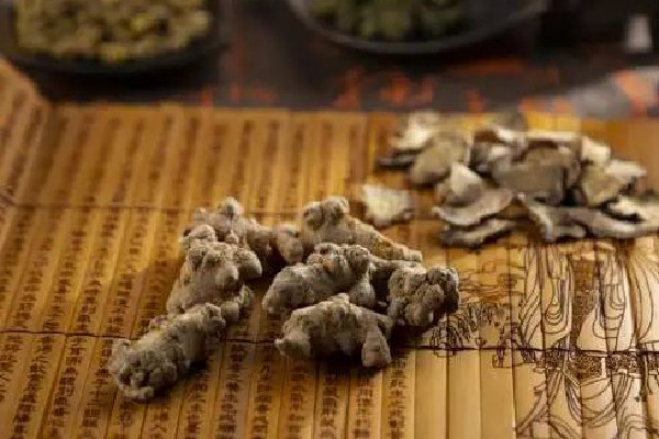 三七煲湯一次可以放多少克 三七煲湯要切片嗎 三七煲湯一次可以放多少克 三七煲湯要切片嗎