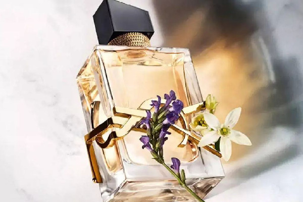 夏季香水放車?yán)飼?huì)炸嗎 夏季香水怎么保存 夏季香水放車?yán)飼?huì)炸嗎 夏季香水怎么保存