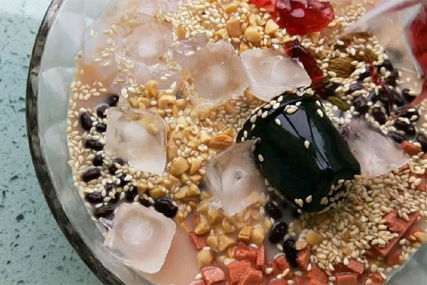 冰粉和白涼粉有什么區(qū)別 冰粉和白涼粉是一種東西嗎 冰粉和白涼粉有什么區(qū)別 冰粉和白涼粉是一種東西嗎