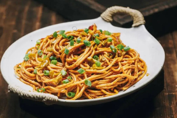 熱干面用的是什么面 熱干面燙多長時間為最佳 熱干面用的是什么面 熱干面燙多長時間為最佳