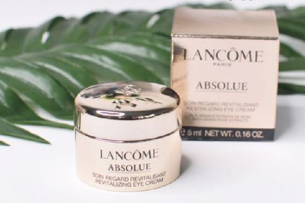 蘭蔻菁純眼霜有酒精味正常嗎 蘭蔻菁純眼霜可以當(dāng)面霜擦臉嗎 蘭蔻菁純眼霜有酒精味正常嗎 蘭蔻菁純眼霜可以當(dāng)面霜擦臉嗎