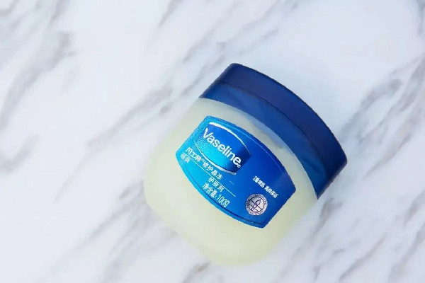 凡士林加維生素e能去皺紋真的嗎 凡士林加維生素e有什么功效 凡士林加維生素e能去皺紋真的嗎 凡士林加維生素e有什么功效