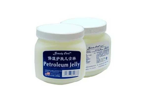 凡士林可以抹在嘴唇上嗎 凡士林不小心吃了怎么辦 凡士林可以抹在嘴唇上嗎 凡士林不小心吃了怎么辦