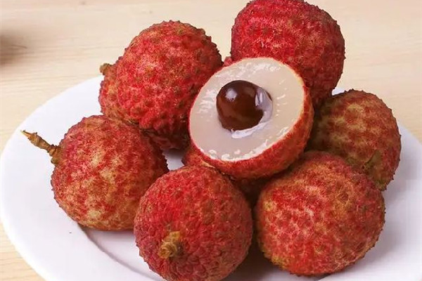 荔枝買(mǎi)紅的還是買(mǎi)綠的 荔枝買(mǎi)回來(lái)是青的怎么辦 荔枝買(mǎi)紅的還是買(mǎi)綠的 荔枝買(mǎi)回來(lái)是青的怎么辦