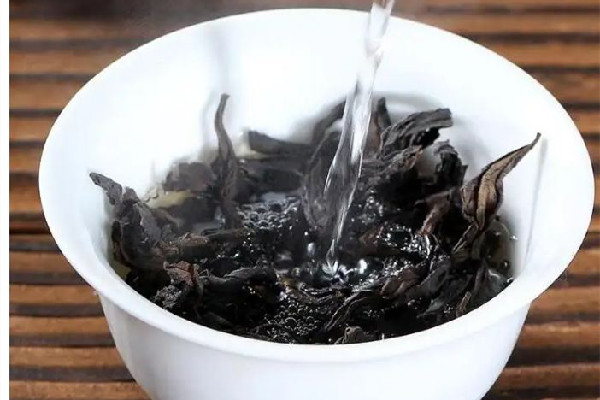 巖茶第一泡要倒掉嗎 巖茶要洗茶嗎 巖茶第一泡要倒掉嗎 巖茶要洗茶嗎