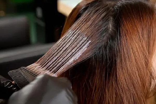 頭發(fā)軟化過度會怎么樣 頭發(fā)軟化過度補救辦法 頭發(fā)軟化過度會怎么樣 頭發(fā)軟化過度補救辦法