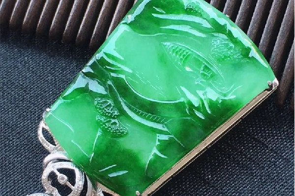 翡翠吊墜會(huì)變色嗎 翡翠吊墜怎么保養(yǎng) 翡翠吊墜會(huì)變色嗎 翡翠吊墜怎么保養(yǎng)