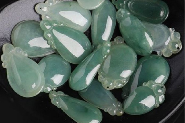 翡翠吊墜要天天戴嗎 翡翠吊墜是貼身佩戴嗎 翡翠吊墜要天天戴嗎 翡翠吊墜是貼身佩戴嗎