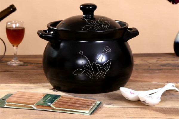 砂鍋煲湯水越來越少怎么辦 砂鍋煲湯要蓋蓋子嗎 砂鍋煲湯水越來越少怎么辦 砂鍋煲湯要蓋蓋子嗎