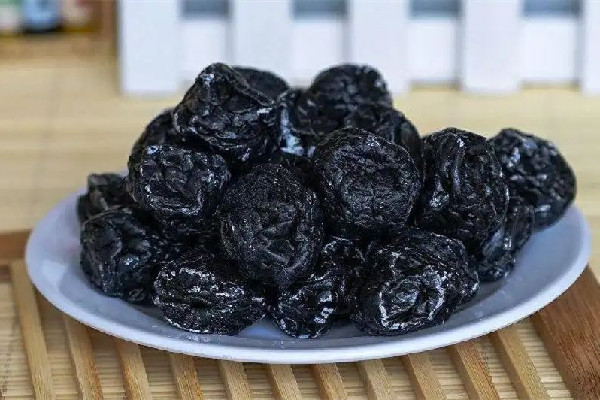 烏梅可以泡水喝嗎 烏梅泡水可以天天喝嗎 烏梅可以泡水喝嗎 烏梅泡水可以天天喝嗎