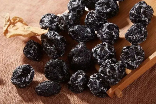 烏梅可以泡水喝嗎 烏梅泡水可以天天喝嗎 烏梅可以泡水喝嗎 烏梅泡水可以天天喝嗎