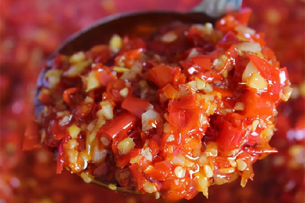 剁椒醬有油和無油的區(qū)別 剁椒醬需要放油嗎 剁椒醬有油和無油的區(qū)別 剁椒醬需要放油嗎