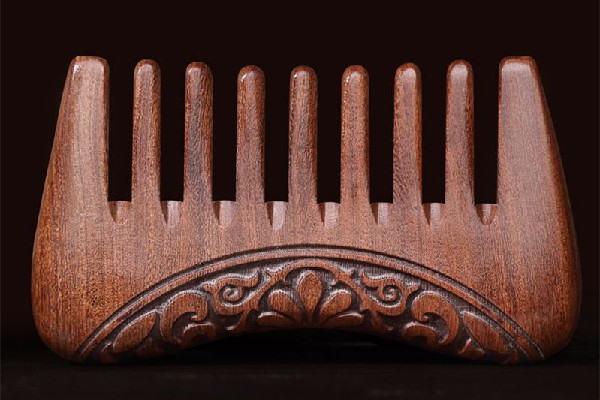 木梳子會(huì)起靜電嗎 木梳子對(duì)身體好嗎 木梳子會(huì)起靜電嗎 木梳子對(duì)身體好嗎