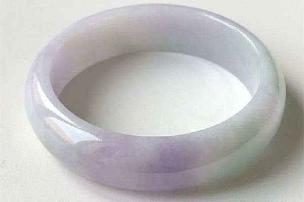 紫羅蘭手鐲用紫光燈照是什么顏色 紫羅蘭手鐲用燈怎么辨別 紫羅蘭手鐲用紫光燈照是什么顏色 紫羅蘭手鐲用燈怎么辨別