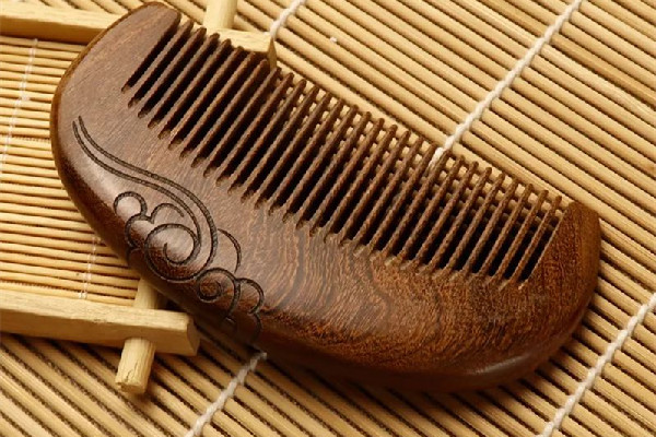 木梳子會(huì)起靜電嗎 木梳子對(duì)身體好嗎 木梳子會(huì)起靜電嗎 木梳子對(duì)身體好嗎