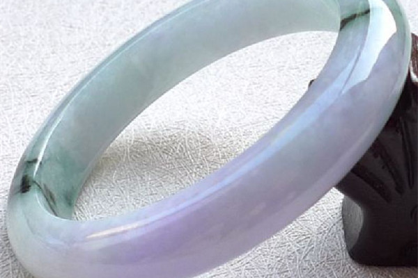 紫羅蘭手鐲會(huì)越戴越透嗎 紫羅蘭手鐲怎么保養(yǎng)會(huì)越來越亮