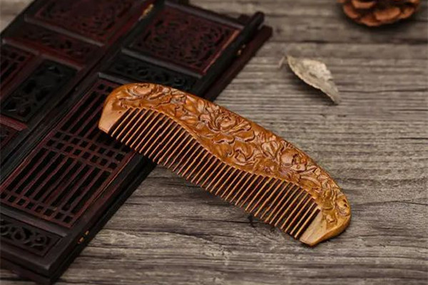 木梳子和牛角梳哪個(gè)好 木梳子買回來怎么處理 木梳子和牛角梳哪個(gè)好 木梳子買回來怎么處理