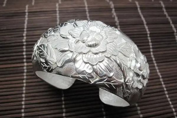 銀飾真的能排毒嗎 銀飾對(duì)身體有什么好處