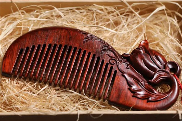 木梳子和牛角梳哪個(gè)好 木梳子買回來怎么處理 木梳子和牛角梳哪個(gè)好 木梳子買回來怎么處理