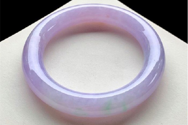 紫羅蘭手鐲用紫光燈照是什么顏色 紫羅蘭手鐲用燈怎么辨別 紫羅蘭手鐲用紫光燈照是什么顏色 紫羅蘭手鐲用燈怎么辨別