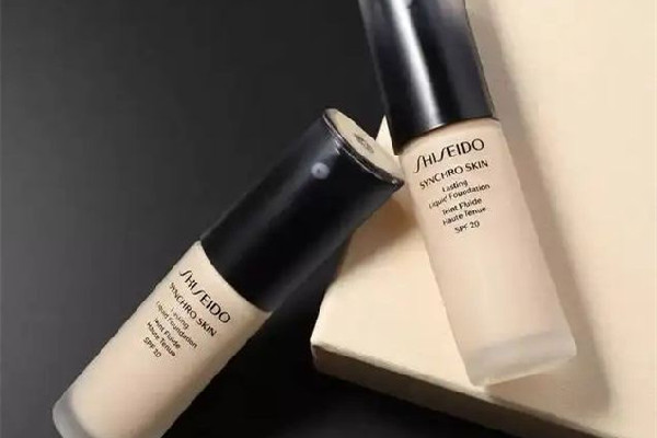 粉底液用完之后用什么 粉底液后要用定妝粉嗎 粉底液用完之后用什么 粉底液后要用定妝粉嗎